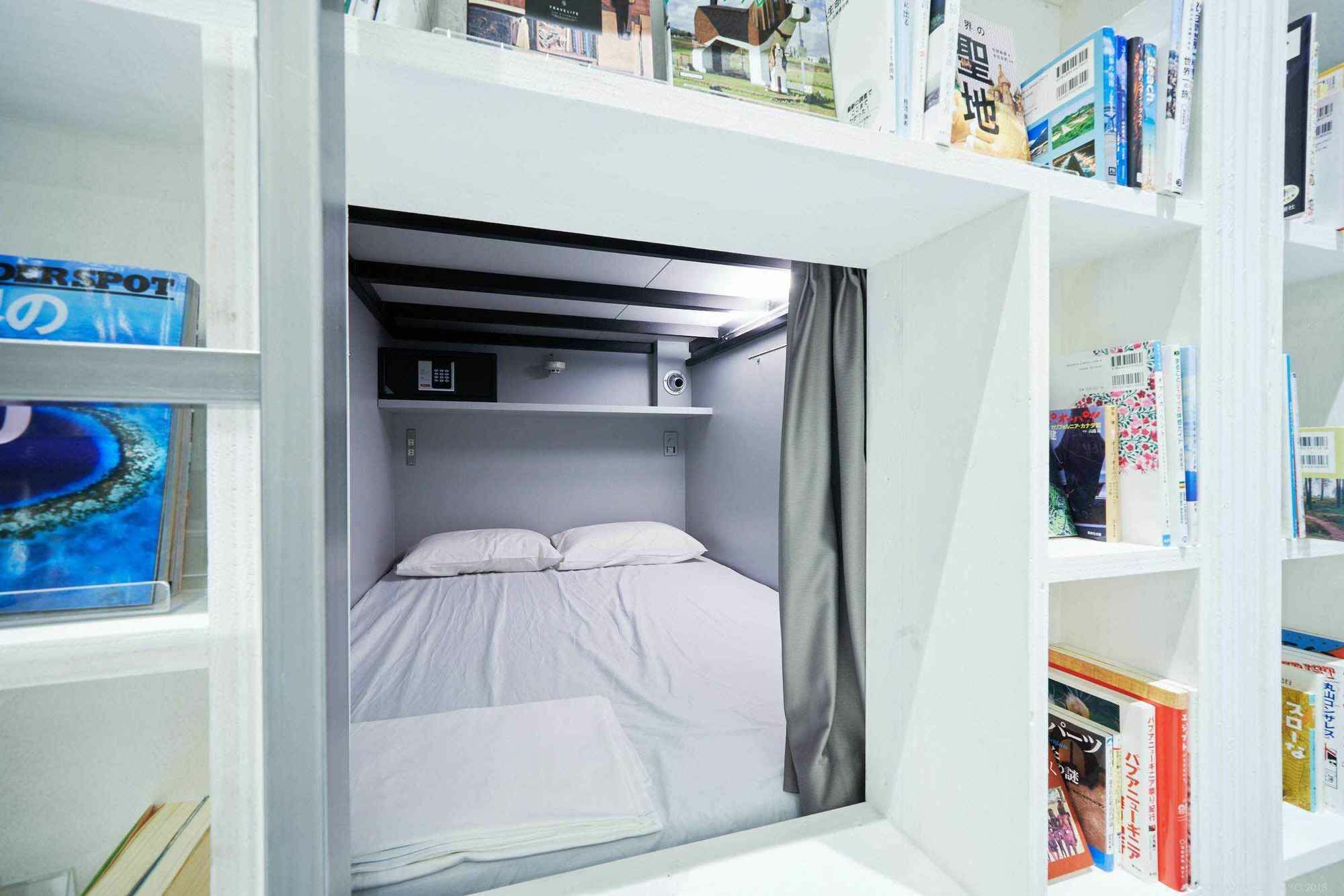 Book And Bed Tokyo Shinsaibashi Hostel Osaka Bagian luar foto